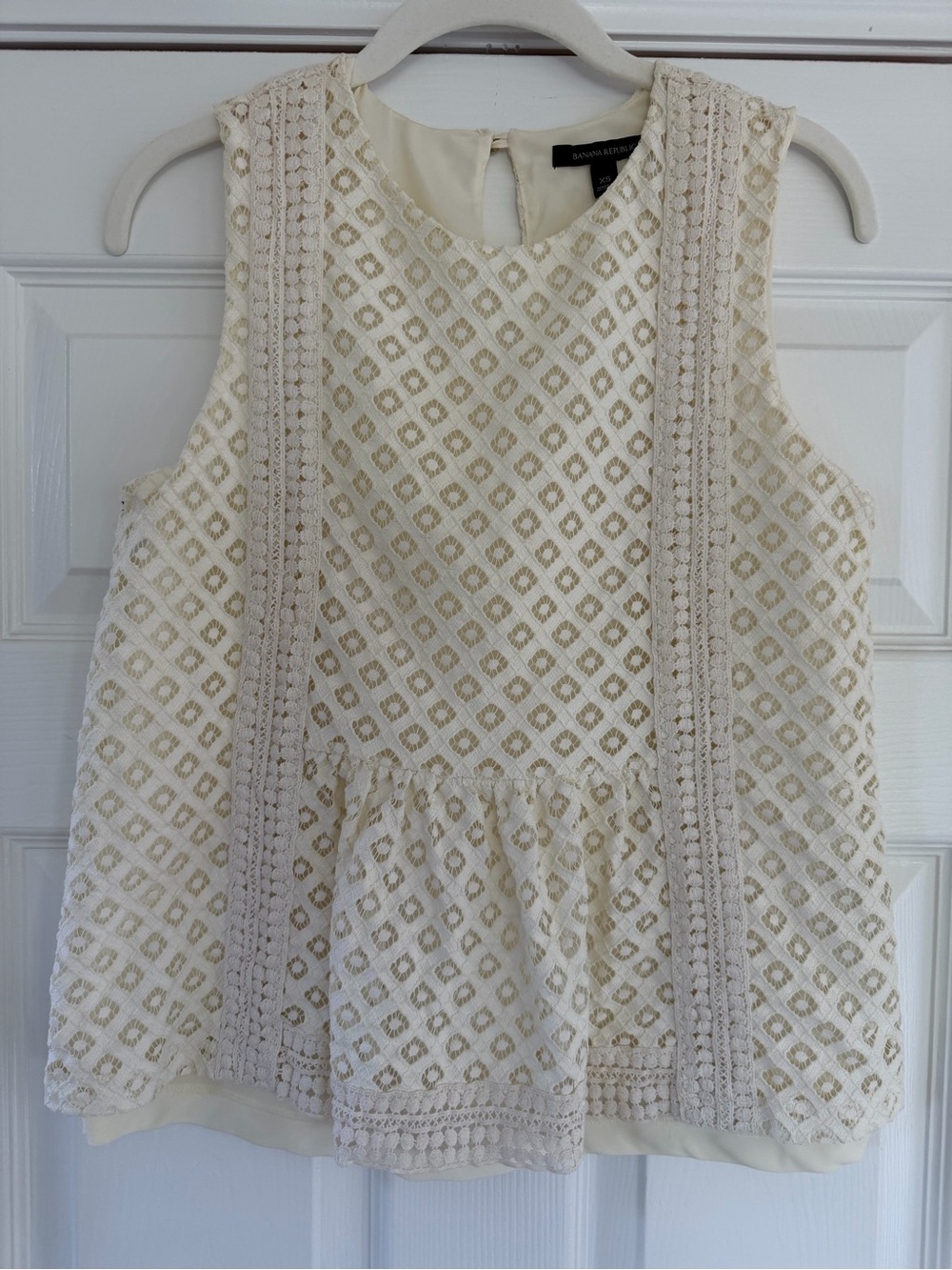 Banana Republic Cream Lace Sleeveless Peplum Top